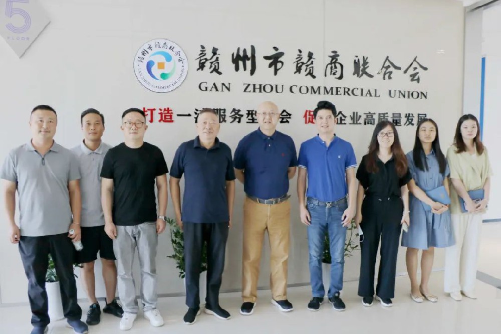 商會監(jiān)事會主席、江西憶源多媒體科技有限公司董事長徐林楠一行來商會秘書處參觀交流
