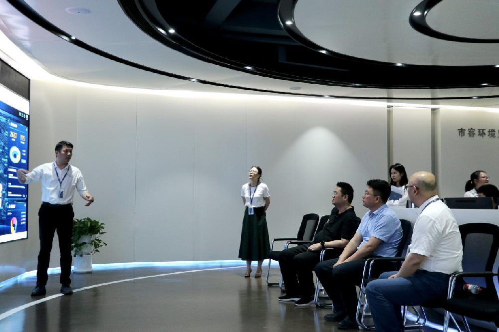 章貢區(qū)委常委、副區(qū)長張達(dá)偉一行蒞臨我司調(diào)研
