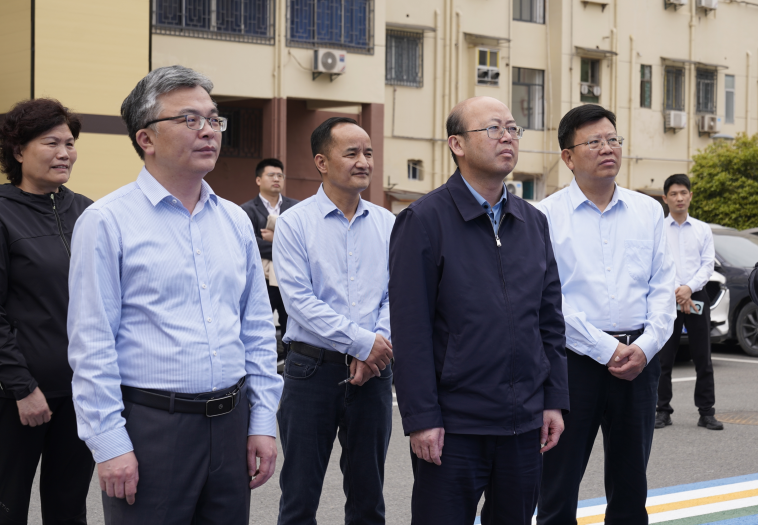 市委常委、政法委書(shū)記賴正文蒞臨解放街道洪城巷社區(qū)調(diào)研