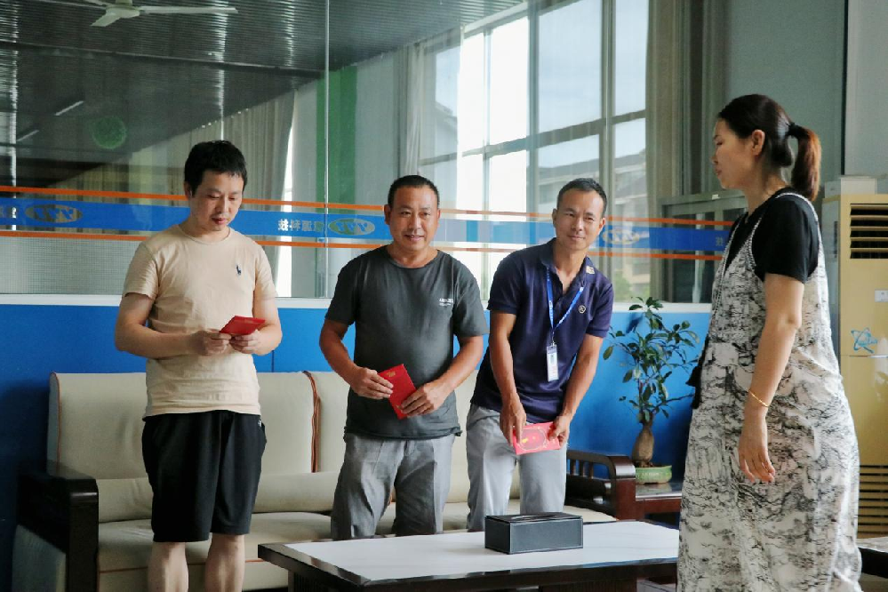 關(guān)于對彭東華、李優(yōu)平、張運江等同事表彰的通報